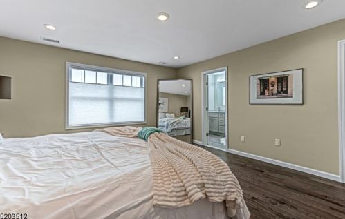 86 Valerie Dr, Manville NJ  08835-1414 exterior