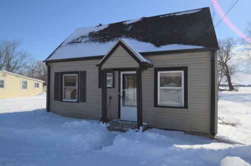 25011 Loomis Rd, Waterford WI  53185-1419 exterior