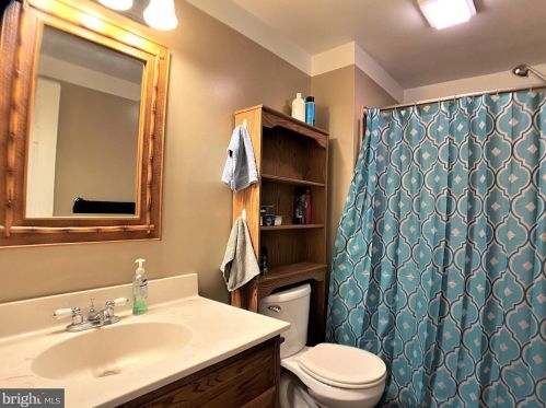 381 Lake St, Ephrata PA  17522-2456 exterior