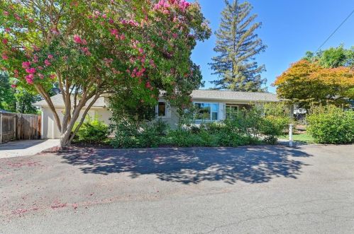 5954 Oak St, Loomis, CA 95650-8922