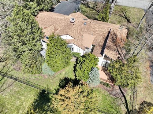12 Kevin Dr, Airmont, NY 10901-3202