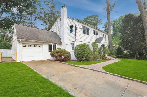 23 Johnstone Rd, Great Neck, NY 11021-1521