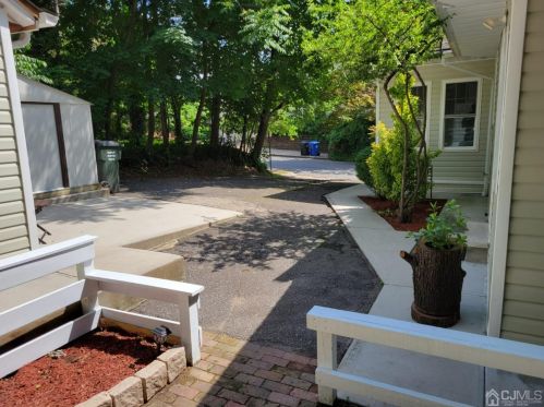 2 Metuchen Ave, Woodbridge NJ  07095-1923 exterior