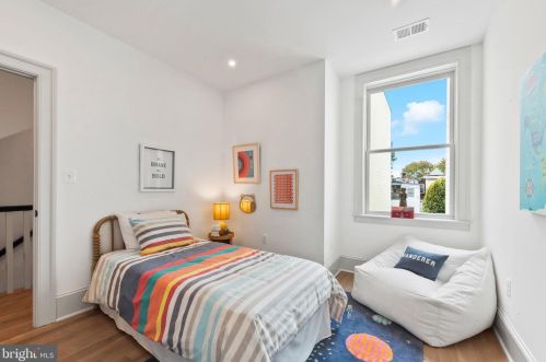 236 11th St, Washington DC  20002-6218 exterior