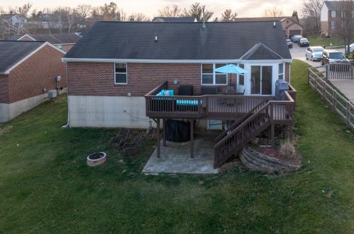 8709 Sentry Dr, Florence KY  41042-8275 exterior