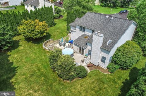 100 Brook Meadow Cir, Shrewsbury PA  17361-1236 exterior