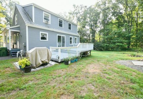 28 Dunn Hill Rd, Durham, CT 06422-1104