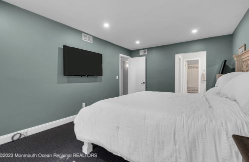 18 Woodmere Ct, East Freehold NJ  07728-4016 exterior