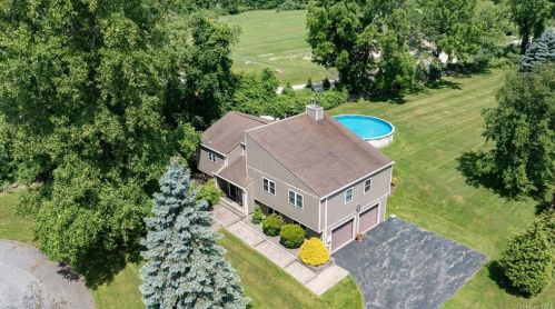 30 Scott Rd, Mahopac NY  10541-2761 exterior