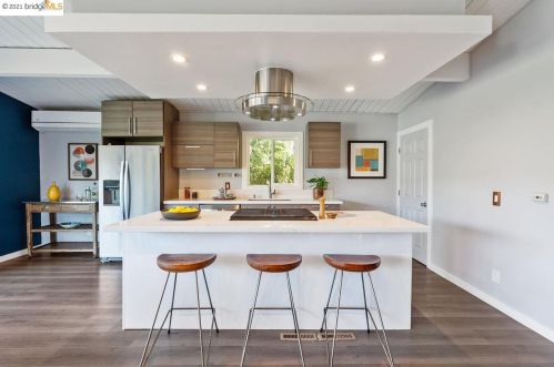 3372 Birdsall Ave, Oakland, CA 94619-2661