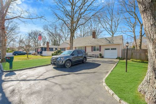 204 Tyler Ave, Miller Place, NY 11764-3129