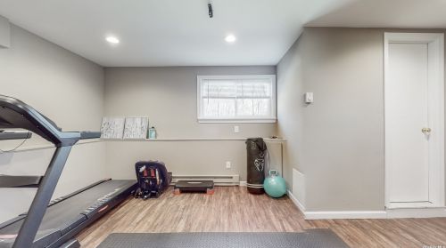 947 Montauk Ave, Islip Terrace NY  11752-1206 exterior