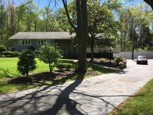 80 Robin Hood Dr, Youngstown, OH 44511-3636