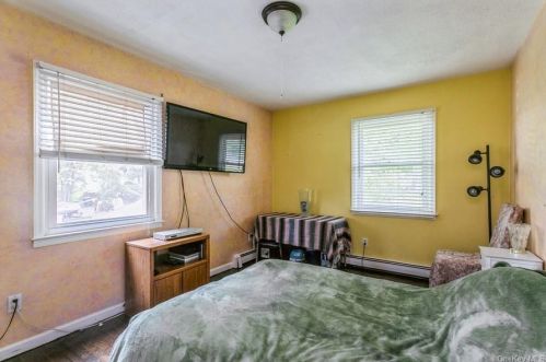 68 Wood St, Mahopac NY  10541-4904 exterior