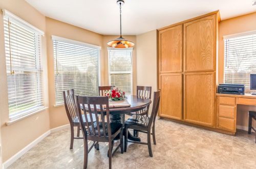 679 Apricot Ct, Los Banos CA  93635-9691 exterior