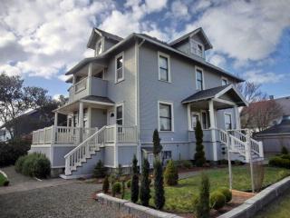 211 Pearl Ave, Ilwaco, WA 98624-9155