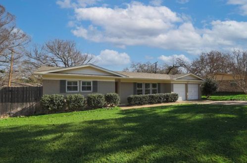 1160 Forest Oaks Ln, Hurst, TX 76053-4354
