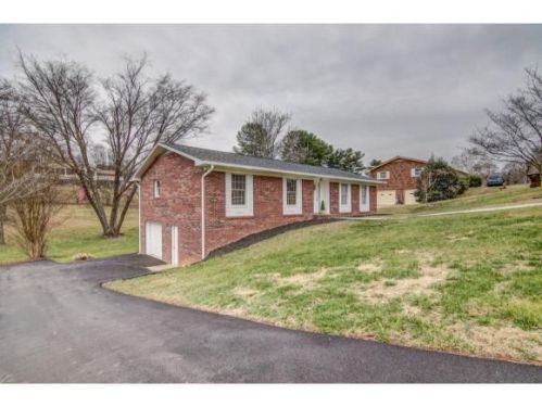 311 Carr Dr, Blountville, TN 37617-4609