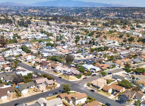 2771 Beatrice St, San Diego CA 92139-2442 exterior