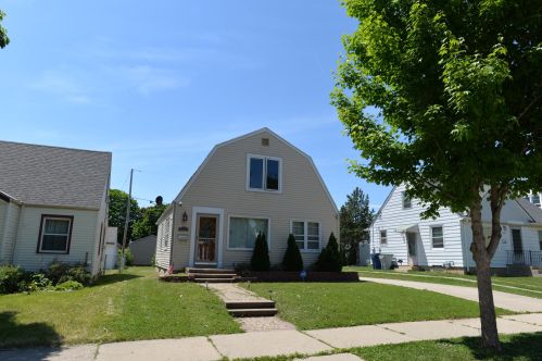 3823 20th Pl, Milwaukee, WI 53221-1521