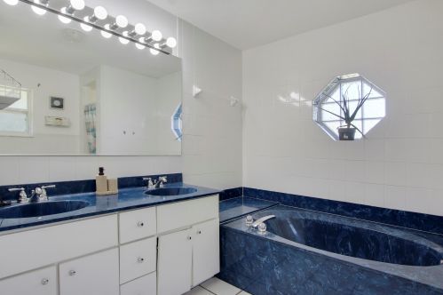 310 Rosewood Dr, Fort Pierce FL  34947-3424 exterior