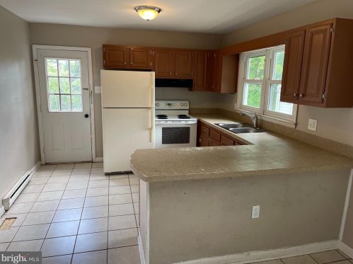 326 Sunset St, Strasburg, VA 22657-1911