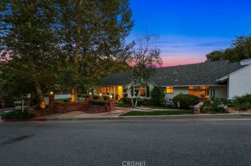 4670 White Oak Pl, Van Nuys, CA 91316-4335