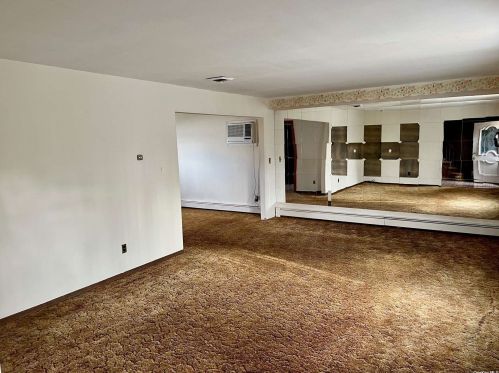 1596 3rd St, Babylon, NY 11704-4736