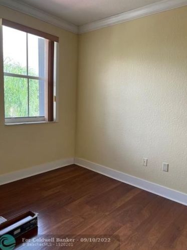 16800 36 Ct, Hollywood FL exterior