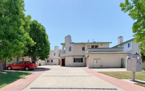 614 220th St, Long Beach, CA 90745-3271