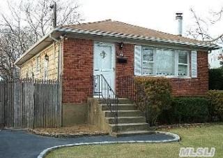 3368 Elliott Blvd, Rockville Centre, NY 11572-3608