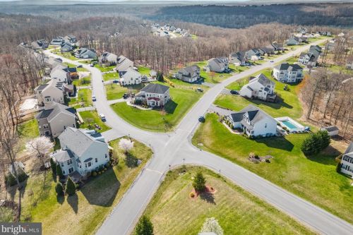 15 Lackawanna Ln, Falling Waters WV  25419-9402 exterior