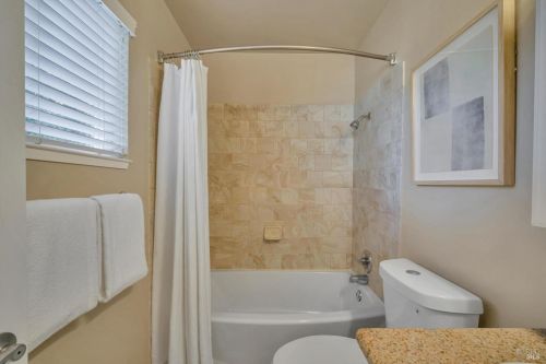 1642 Yardley St, Santa Rosa CA 95403-2390 exterior