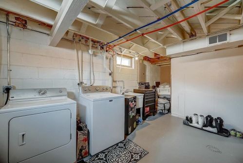 3316 Honey Creek Dr, Milwaukee WI  53219-3911 exterior