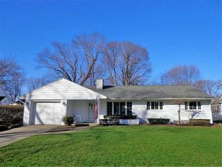 420 Mohawk Dr, Erie, PA 16505-2418