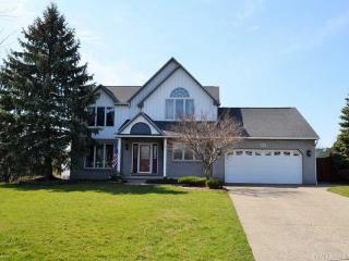 68 Running Brook Dr, Cheektowaga, NY 14086-3316