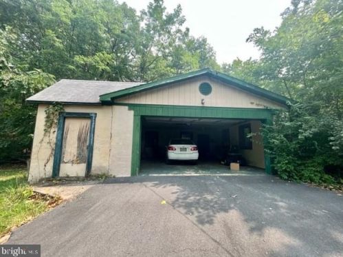 319 Lake Dr, Richmond National Battlefiel VA  22835-2752 exterior