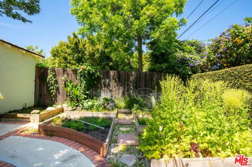 14317 Collins St, Van Nuys CA 91316-1307 exterior