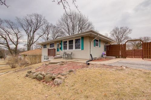 6711 Dellrose Ct, Greendale, WI 53129-2362