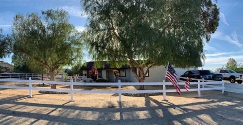32725 Longview Rd, Pearblossom, CA 93553-3109