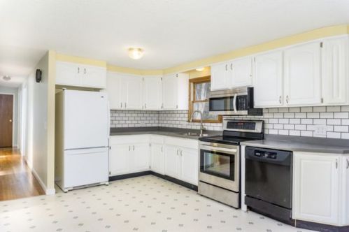 304 Peekskill Ave, Springfield MA  01129-1754 exterior