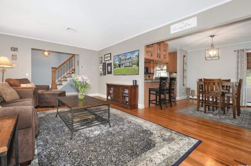 43 Ridgewood St, Elwood NY  11731-1616 exterior