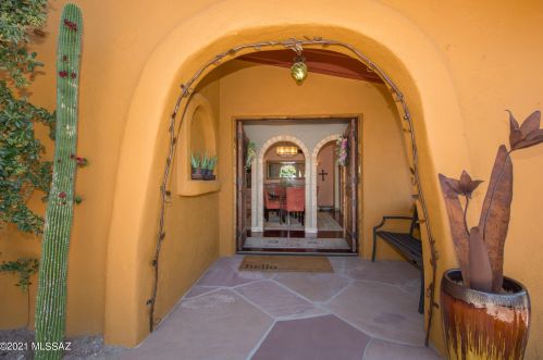 7010 Stardust Cir, Tucson, AZ 85718-1134
