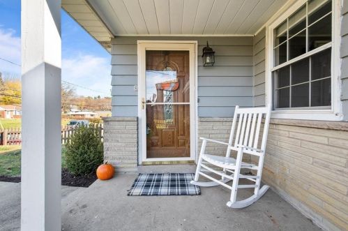 960 Whitley Dr, Pittsburgh, PA 15237-5943