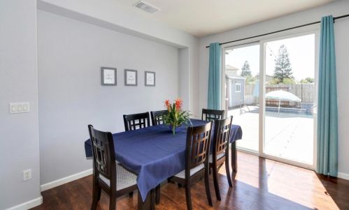 9674 Two Harbors Dr, Elk Grove CA  95624-4491 exterior