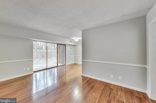2231 Castle Rock Sq, Herndon, VA 20191-2211