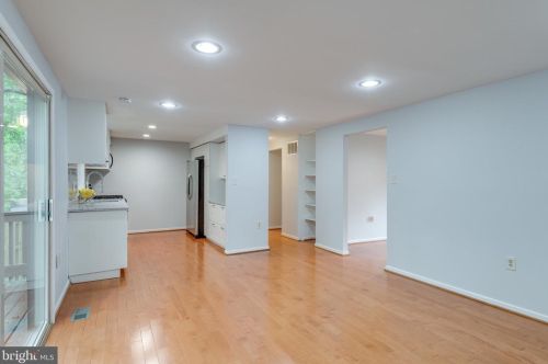 2308 Whitetail Ct, Herndon VA  20191-3018 exterior