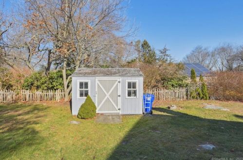 37 Hillside Ave, Groton CT  06340-5525 exterior
