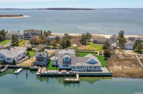 560 Fishermans Beach Rd, Nassau Point, NY 11935-2686
