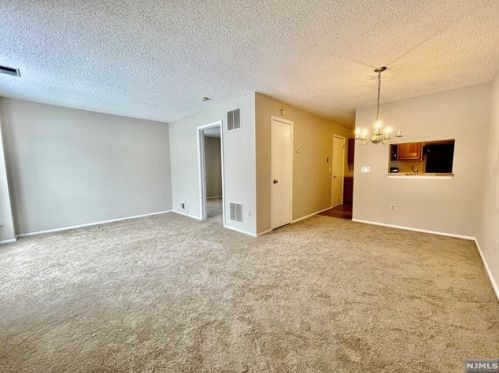 1206 Sycamore Ln, Mahwah NJ  07430-2368 exterior